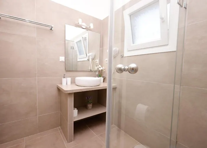 Apartment Alisachni Ground Floor *