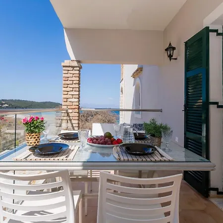 アパート Alisachni