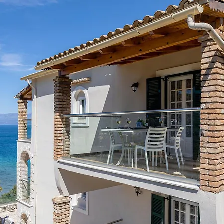 アパート Alisachni Apraos