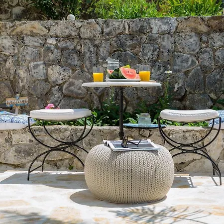 アパート Alisachni Apraos