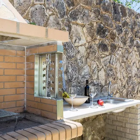 アパート Alisachni Apraos